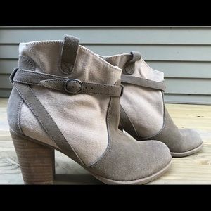 American Eagle booties